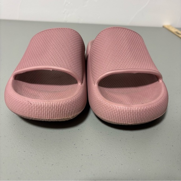 Cushionaire Pink Women Slides Sandals 38/8 US Summer Beach Travel - Picture 2 of 7